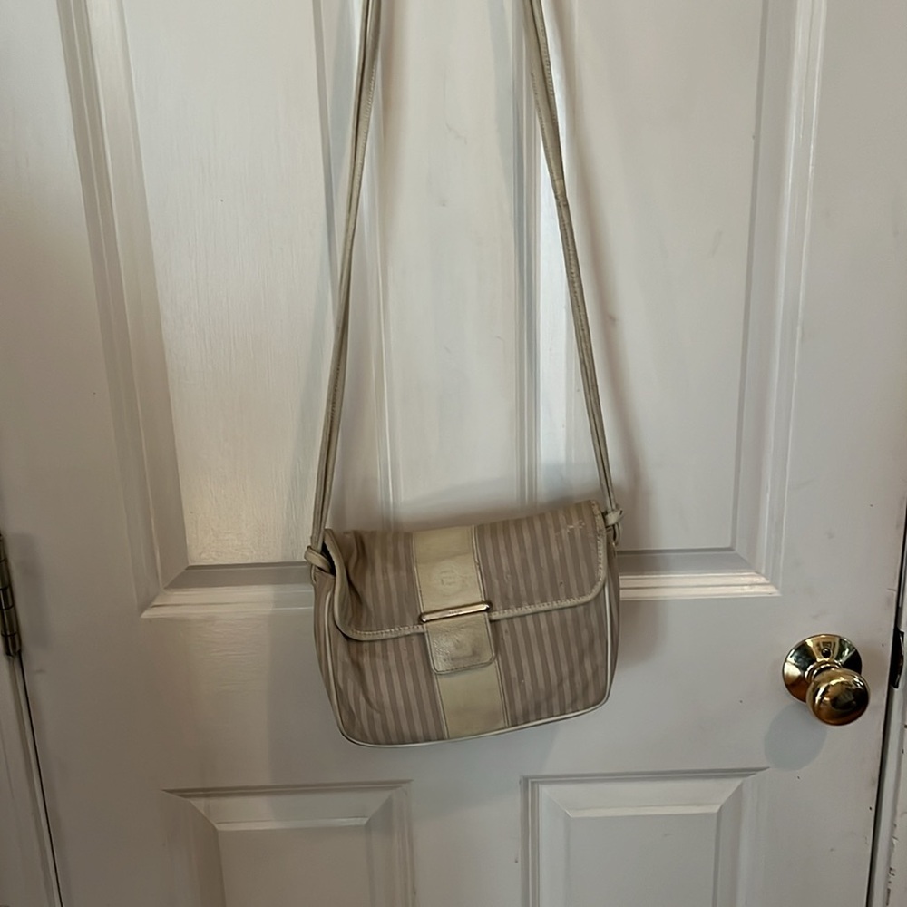 FENDI ivory striped crossbody bag perfect inside with zip pocket snap closure - Picture 6 of 13